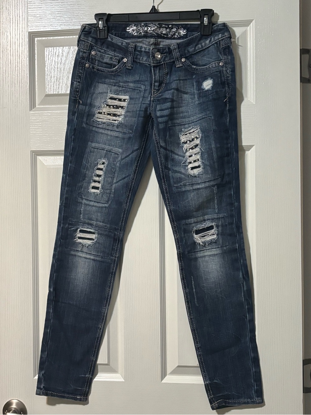Express women’s skinny studded Jeans size 4. Low cut. Very good used condition. - Picture 5 of 11